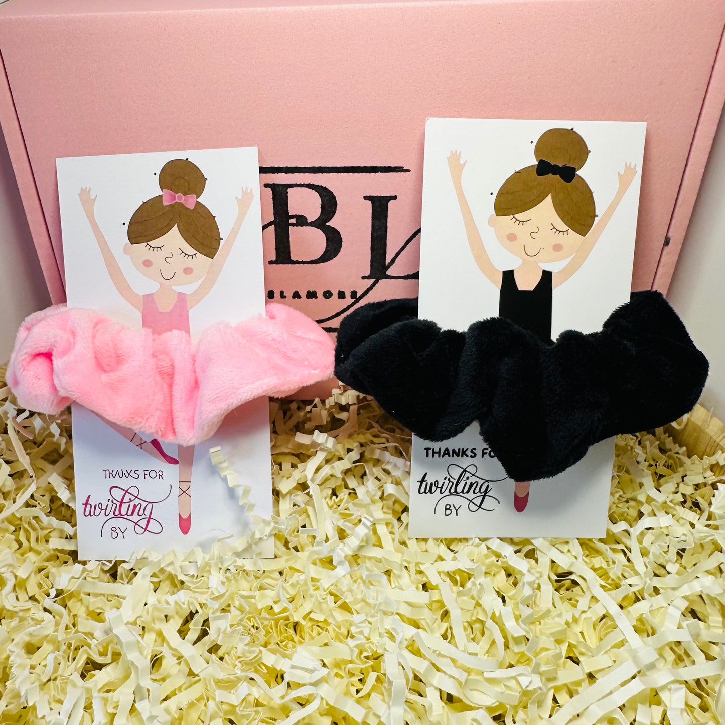 (22-piece kids in box) accessories set, featuring 20 hairpins and 2 ponytails. Made with high-quality materials this product with box