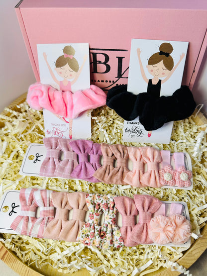 (22-piece kids in box) accessories set, featuring 20 hairpins and 2 ponytails. Made with high-quality materials this product with box