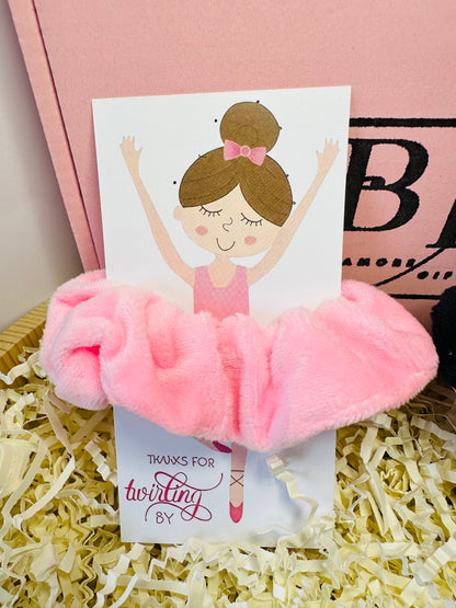 (22-piece kids in box) accessories set, featuring 20 hairpins and 2 ponytails. Made with high-quality materials this product with box